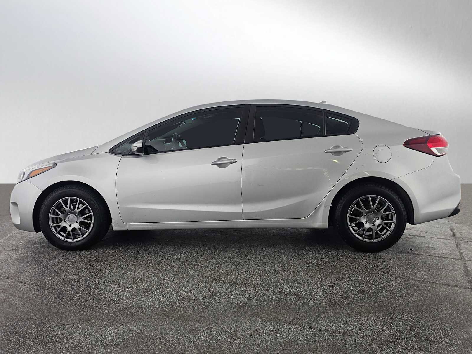 Used 2017 Kia Forte LX w/ LX Popular Package image 2