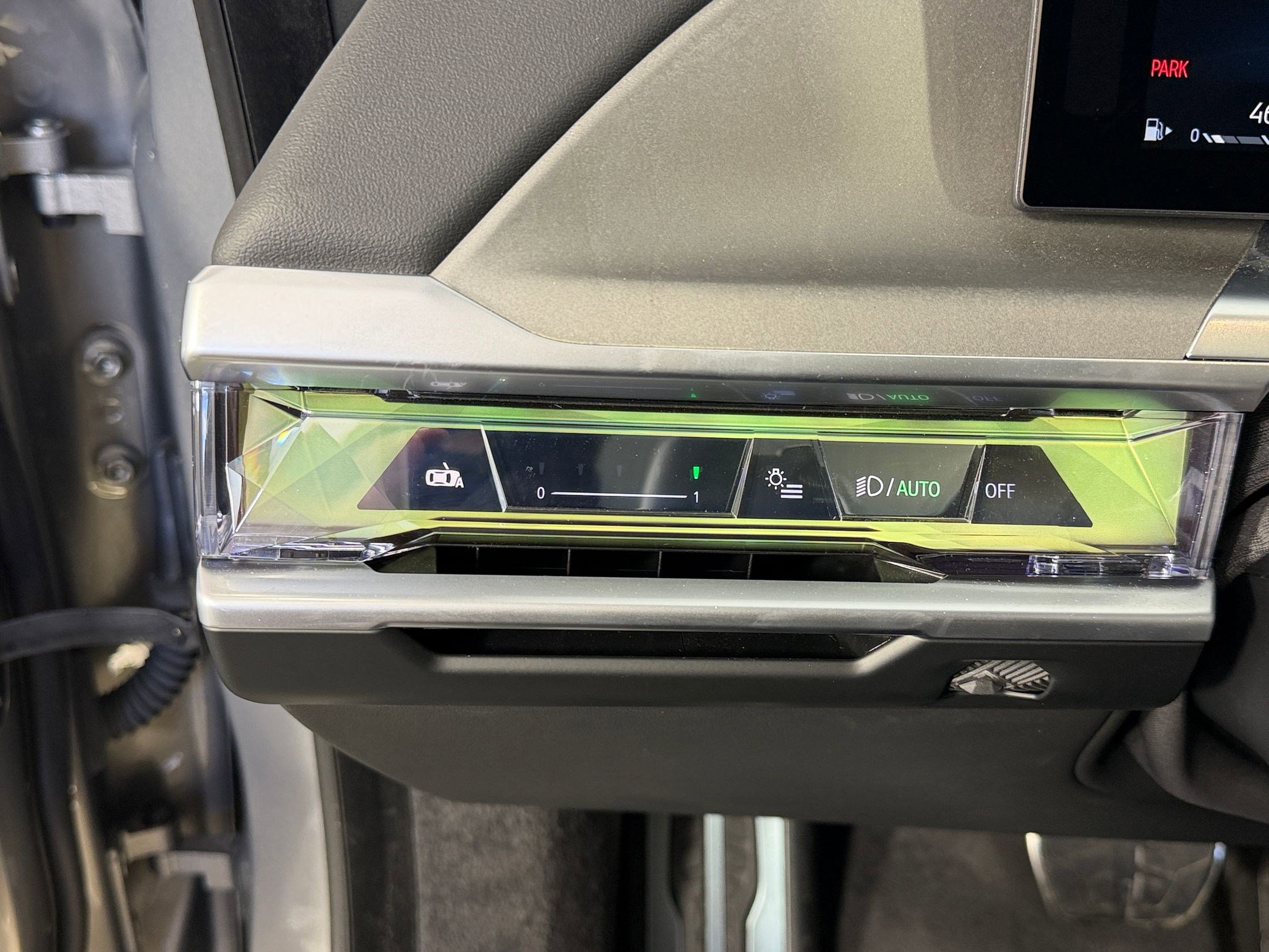 Certified 2024 BMW 760i xDrive w/ Executive Package AWD/4WD image 29