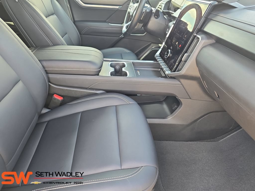Used 2026 GMC Acadia Elevation w/ Elevation Premium Package FWD image 10
