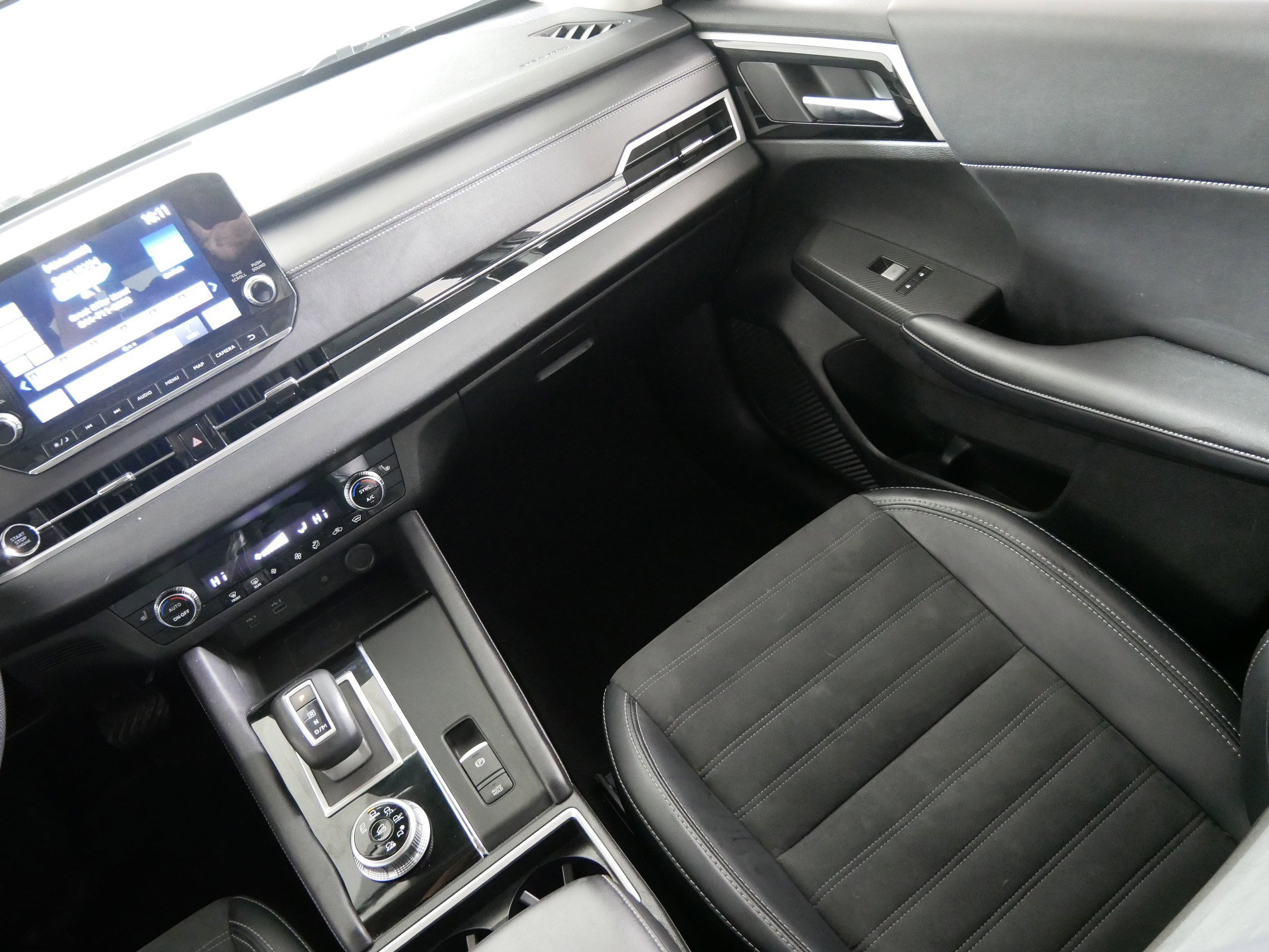 Used 2024 Mitsubishi Outlander SE image 11