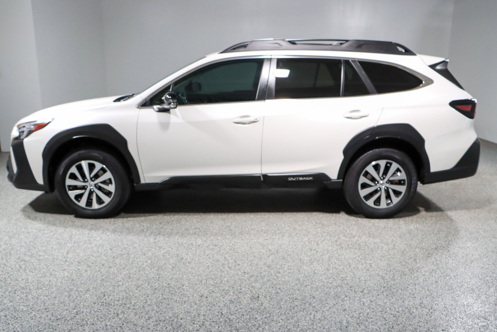 Used 2024 Subaru Outback Premium image 10