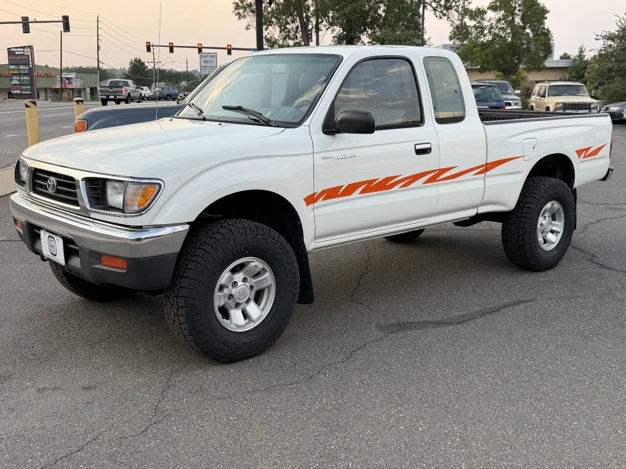 Used 1997 Toyota Tacoma 4x4 Xtracab V6 w/ LX Pkg image 5