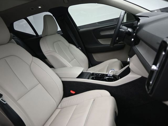 Used 2023 Volvo XC40 B5 Plus w/ Protection Package Premier image 32