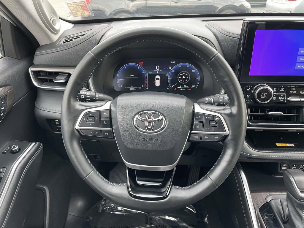 Used 2023 Toyota Highlander Limited image 26