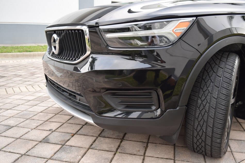 Used 2020 Volvo XC40 T5 Momentum w/ Protection Package Premier image 14