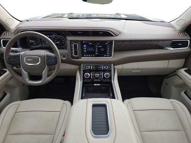 Used 2021 GMC Yukon Denali w/ Denali Premium Package image 9