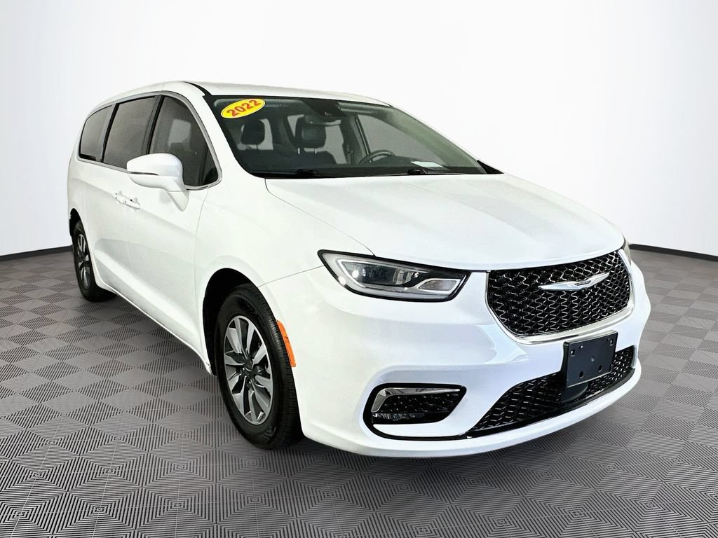 Certified 2022 Chrysler Pacifica Touring-L FWD video 2