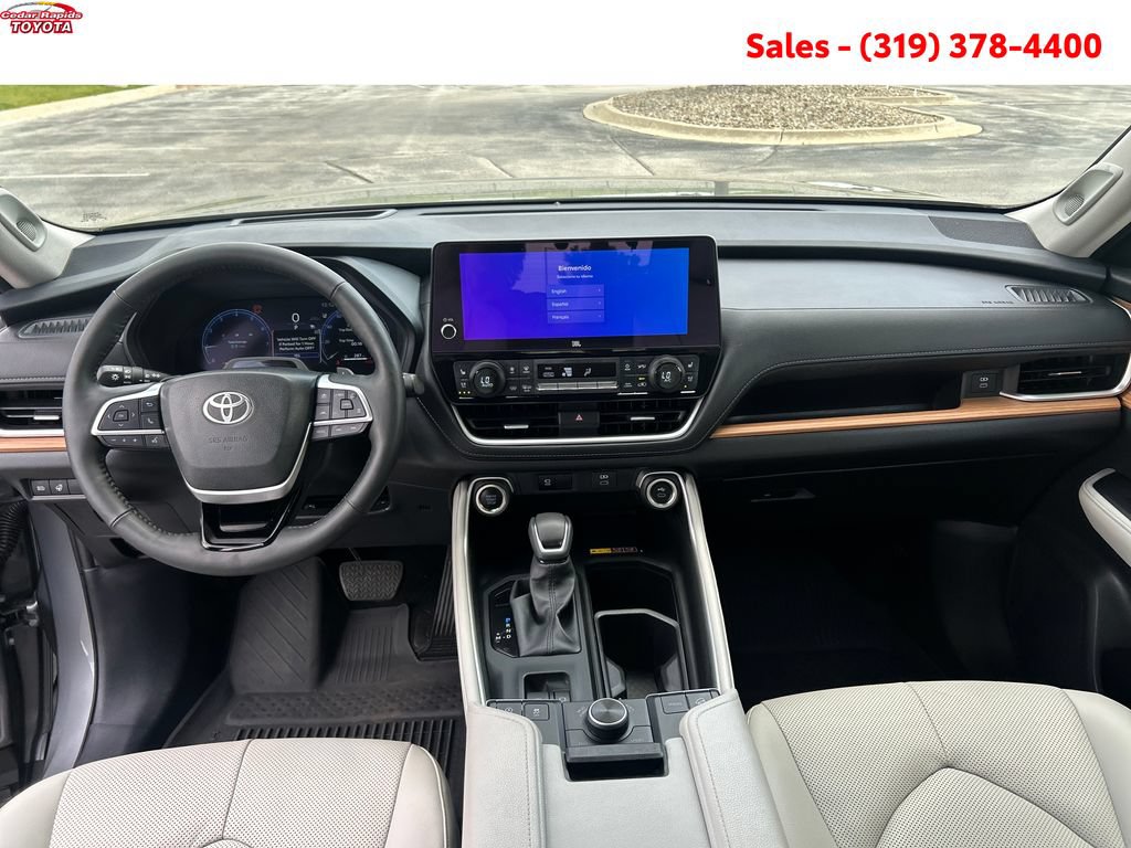 Certified 2025 Toyota Grand Highlander AWD image 14