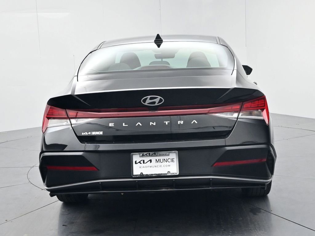 Used 2025 Hyundai Elantra SEL image 7