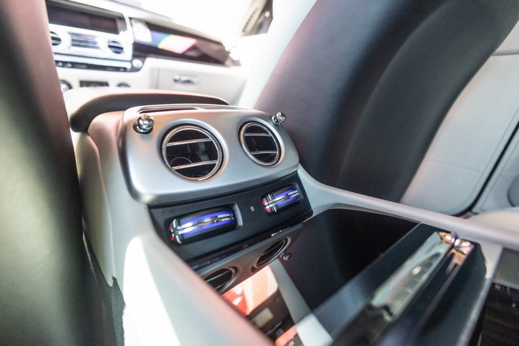 Used 2019 Rolls-Royce Wraith RWD image 46