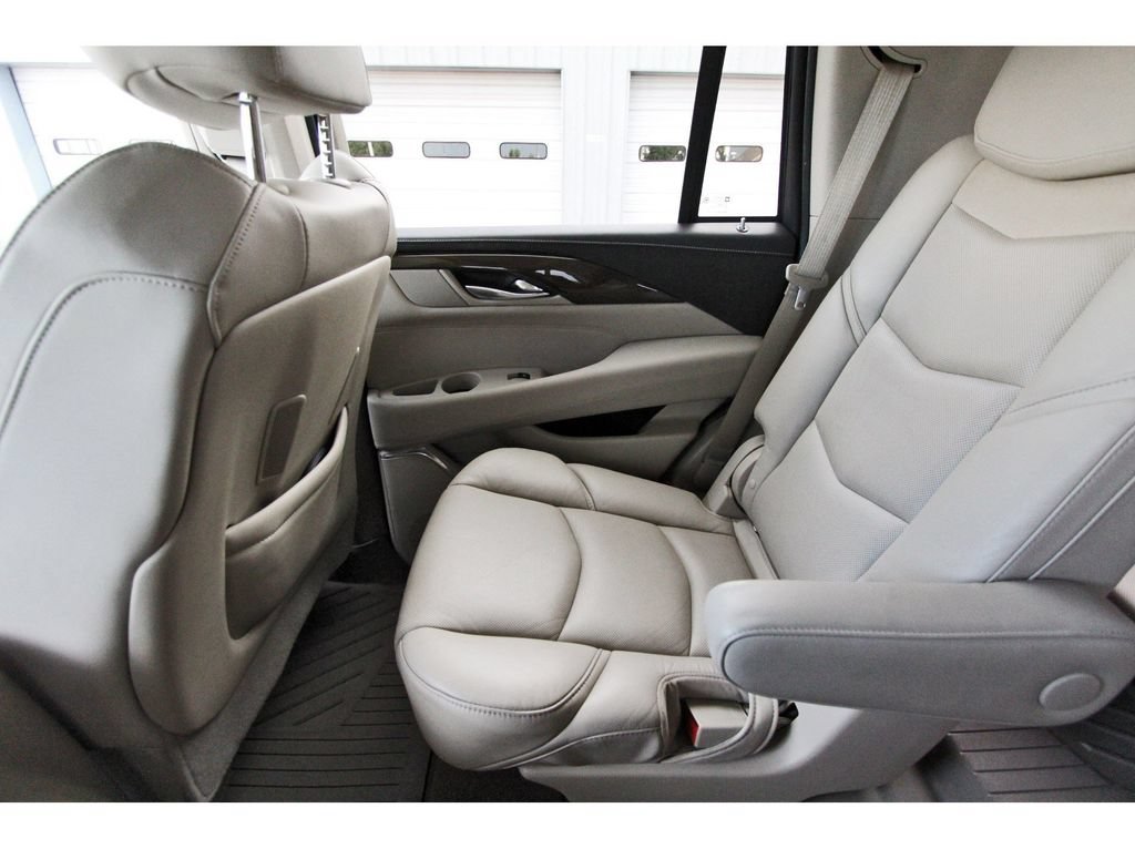 Used 2020 Cadillac Escalade Luxury RWD image 13