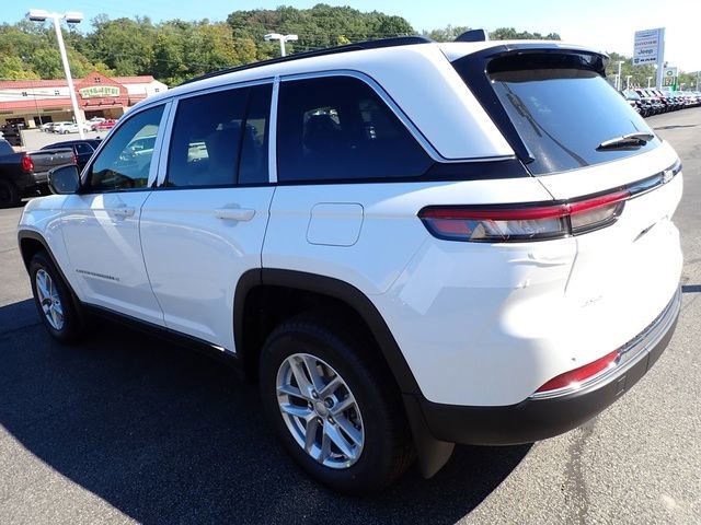 New 2025 Jeep Grand Cherokee Laredo w/ Luxury Tech Group I image 3