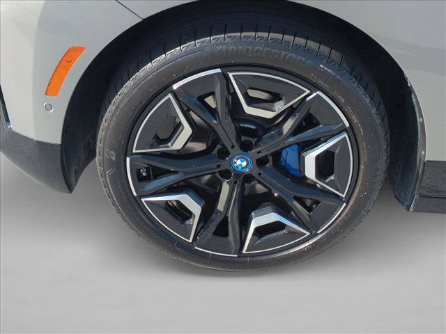 Used 2023 BMW iX xDrive50 w/ Sport Package AWD/4WD image 26