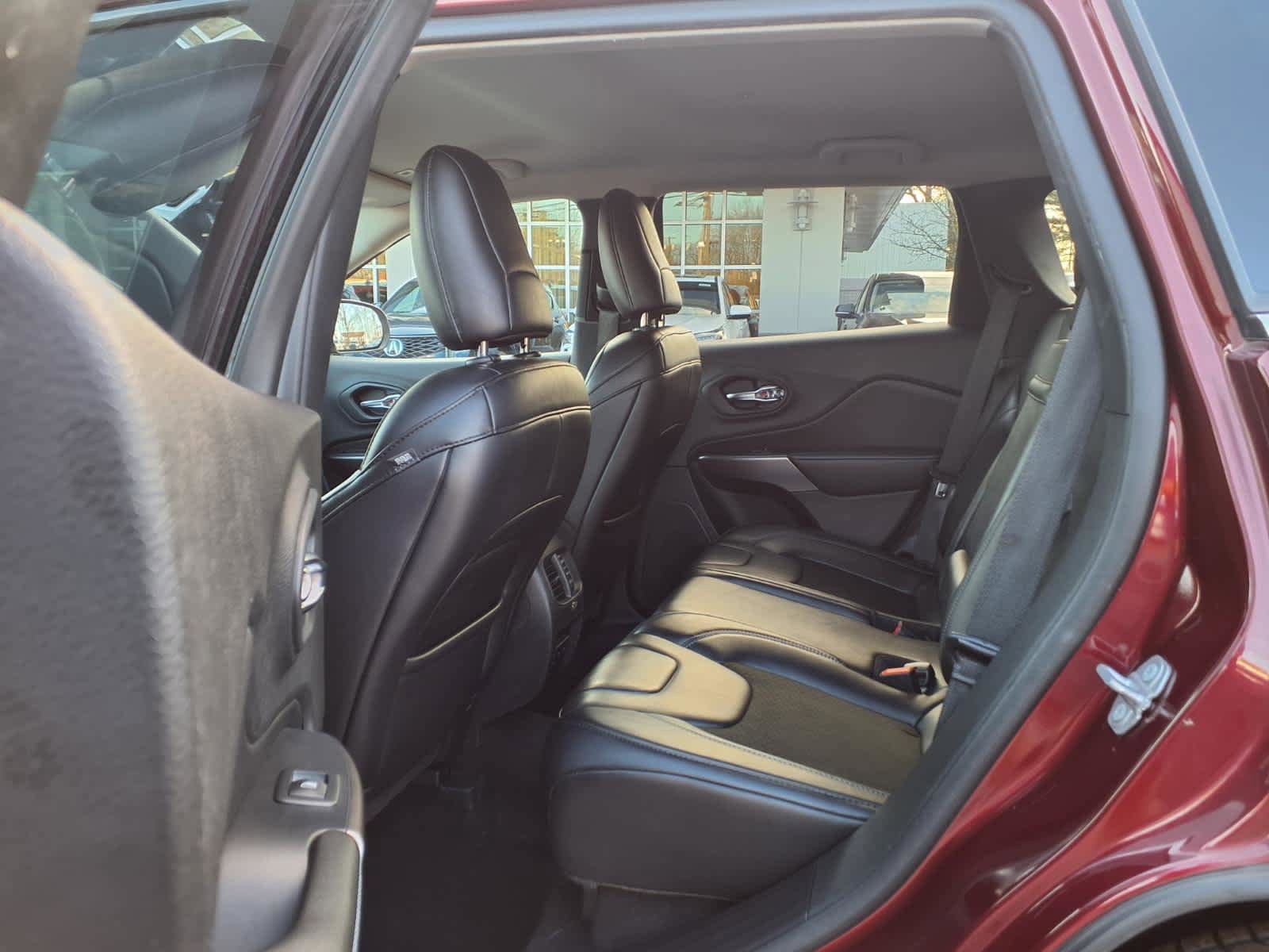 Used 2019 Jeep Cherokee Latitude Plus w/ Cold Weather Group image 22