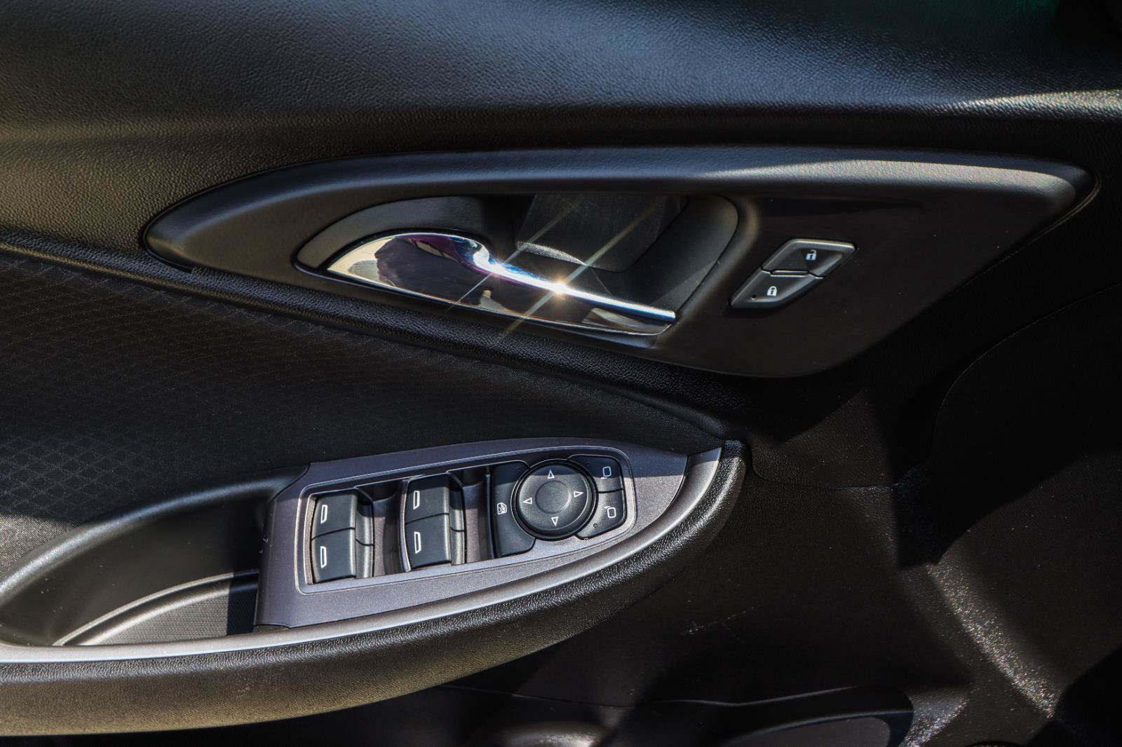 Used 2023 Chevrolet Malibu RS w/ LPO, Floor Liner Package FWD image 33