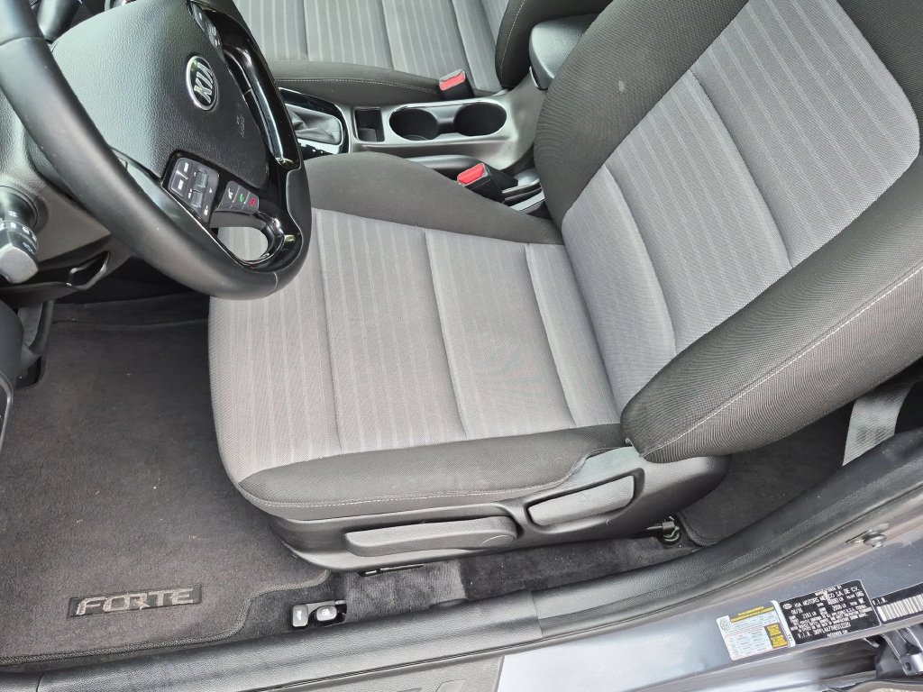 Used 2017 Kia Forte S FWD image 21