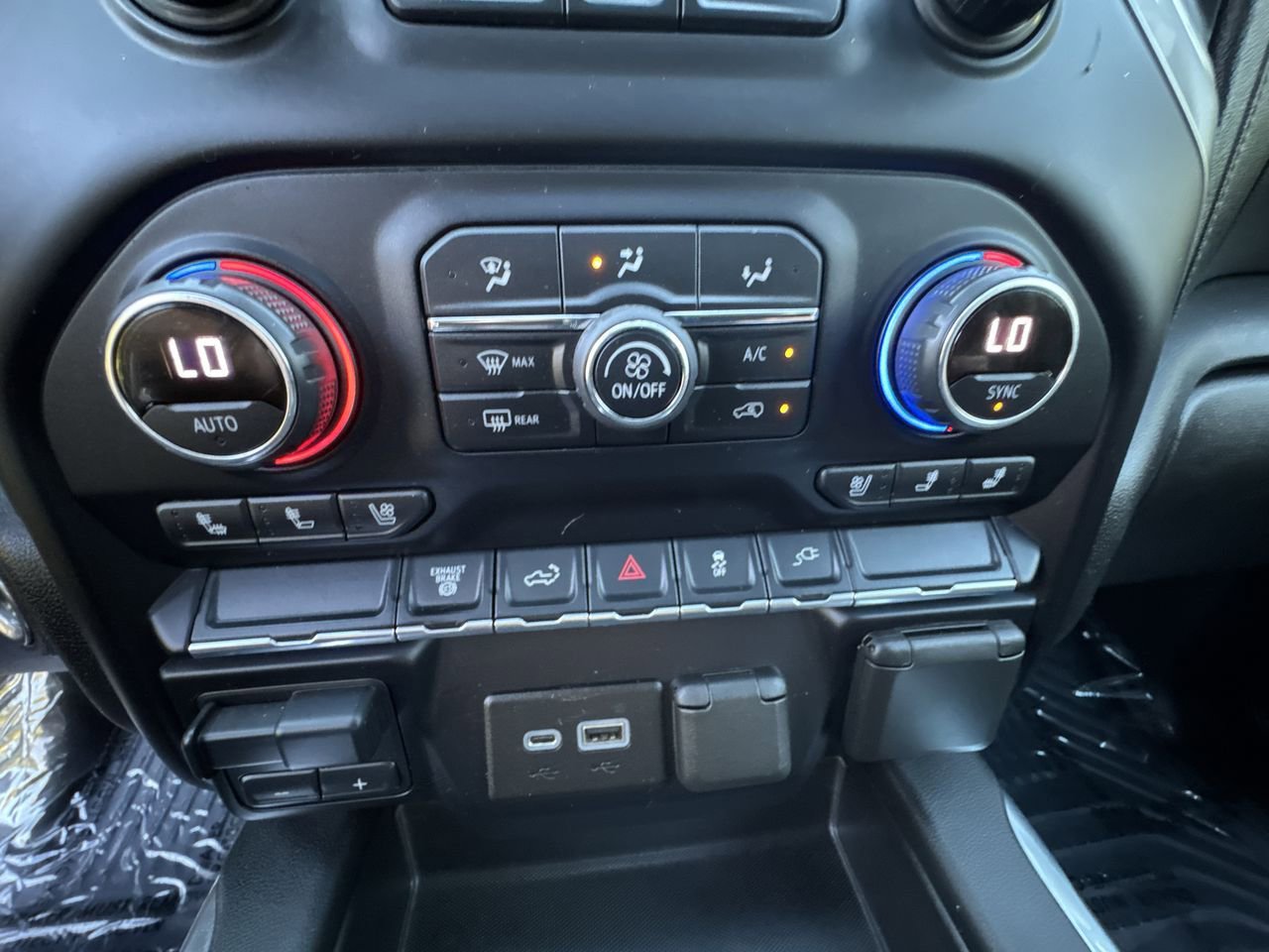 Used 2021 Chevrolet Silverado 3500 LTZ w/ LTZ Convenience Package image 22