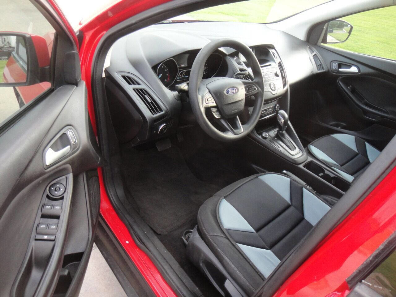 Used 2017 Ford Focus SE image 12