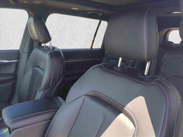 New 2026 Jeep Grand Cherokee L Limited w/ Limited Altitude Package AWD/4WD image 4