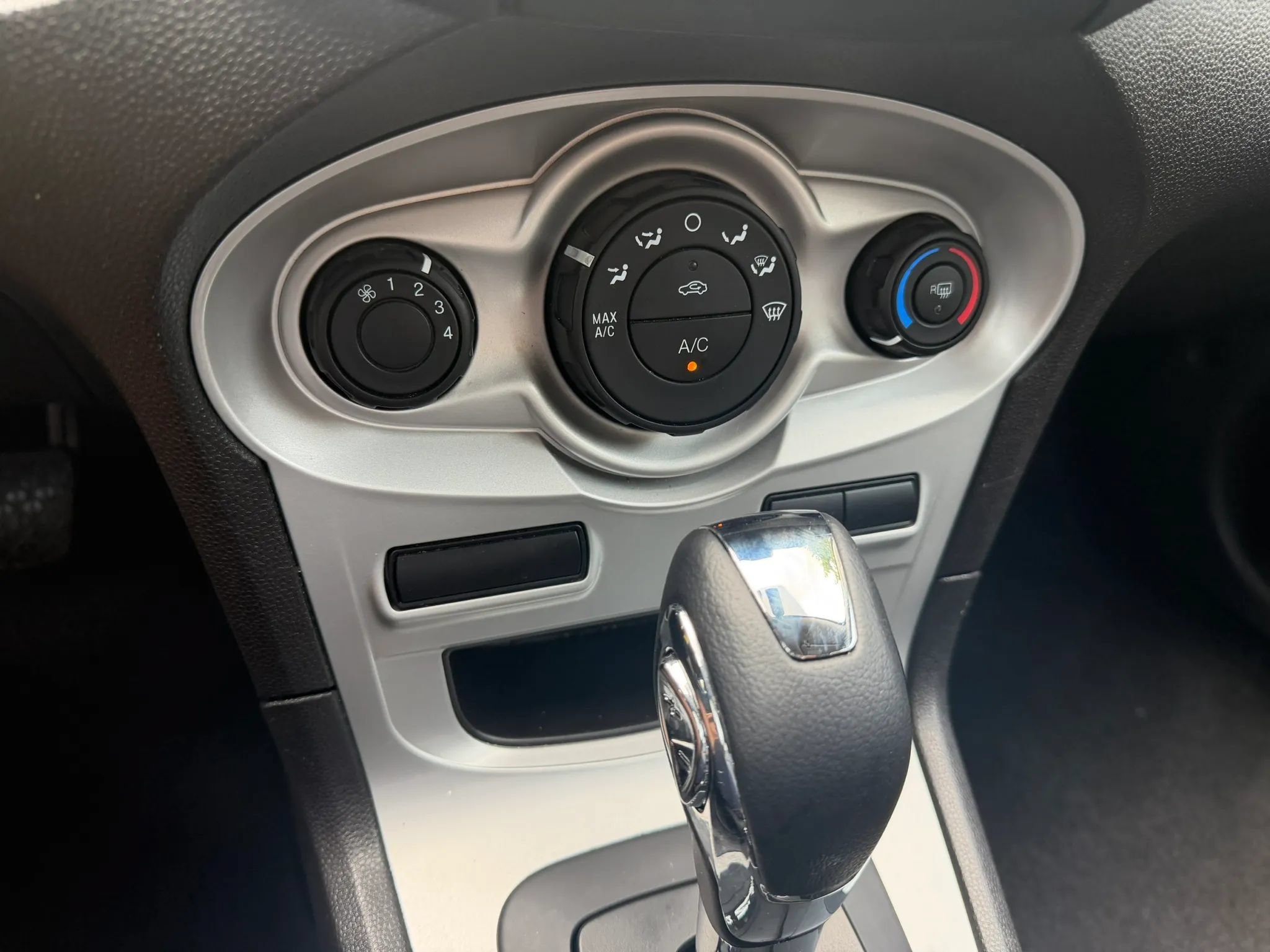 Used 2016 Ford Fiesta SE FWD image 14