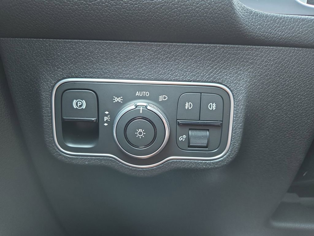 Used 2026 Mercedes-Benz GLB 250 GLB 250 image 28