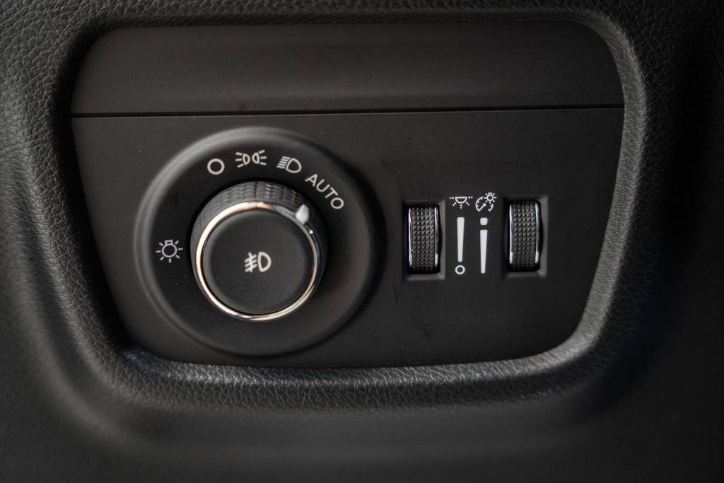 New 2025 Jeep Grand Cherokee Overland w/ Adv Protech Group III image 44