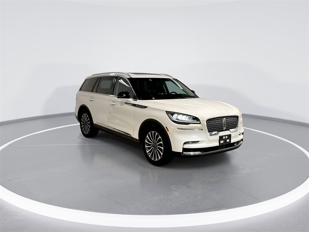 Used 2022 Lincoln Aviator AWD w/ Premium Package image 2