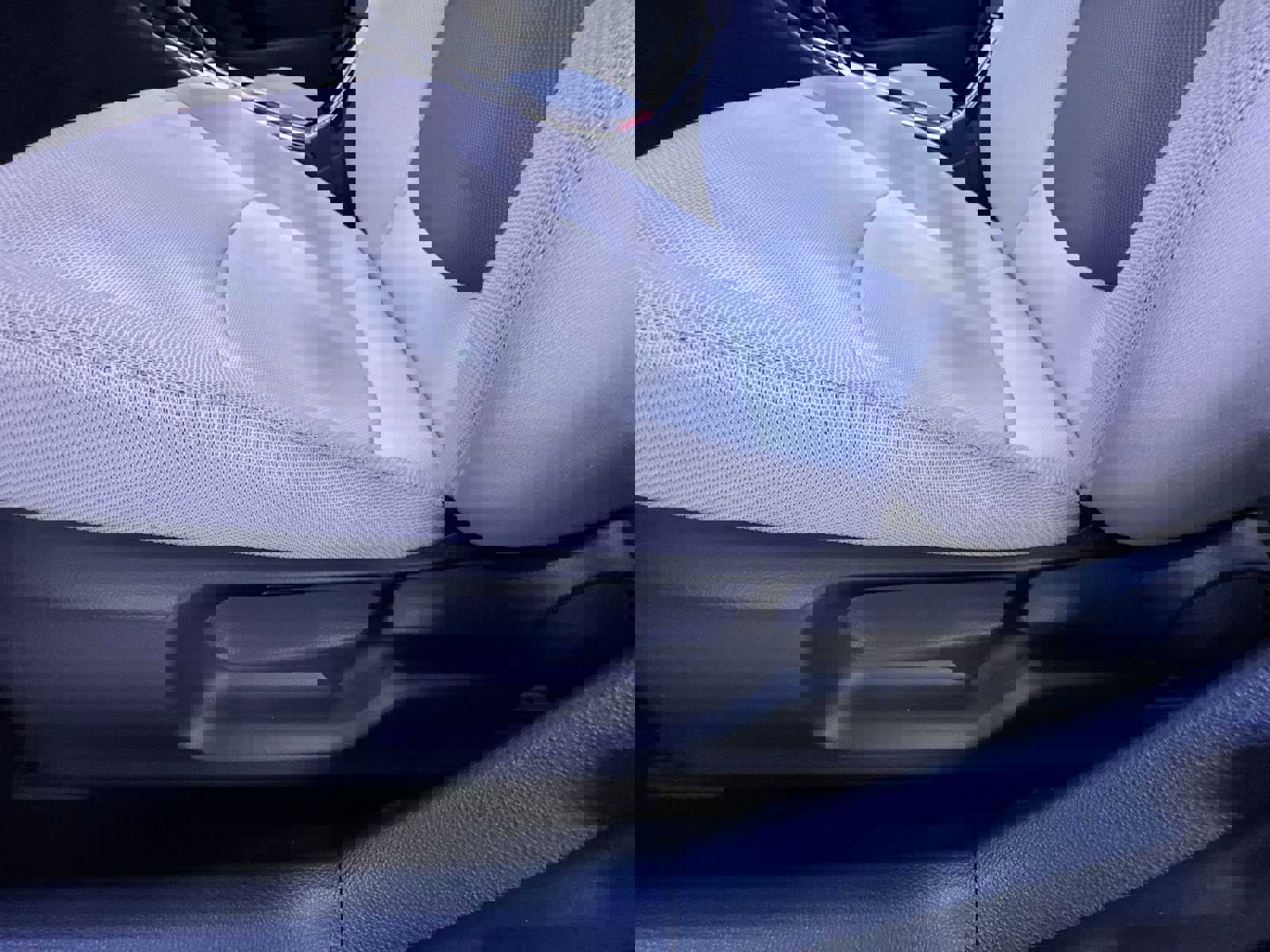 Used 2020 Toyota Corolla L image 13