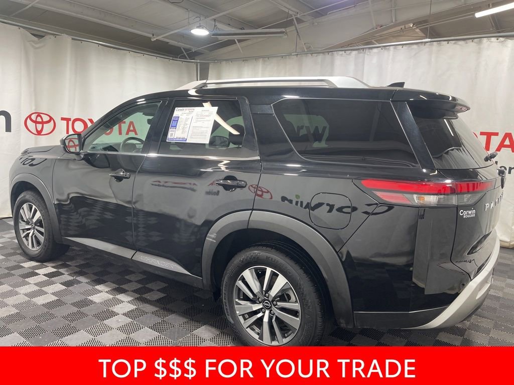 Used 2025 Nissan Pathfinder SL image 2