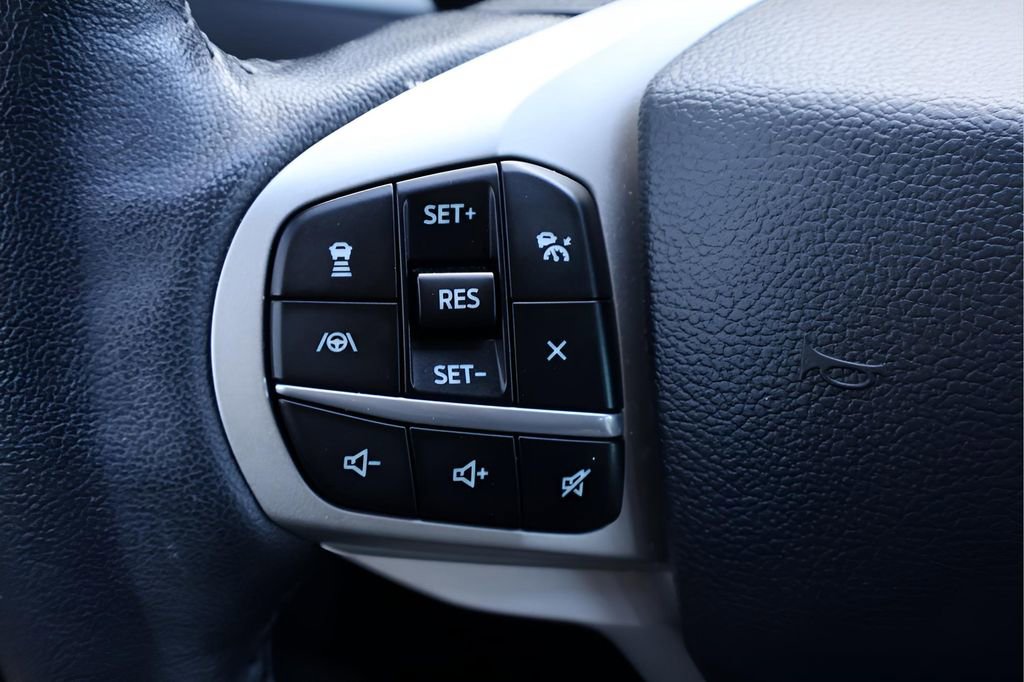 Used 2022 Ford Explorer XLT w/ Equipment Group 202A image 17