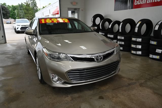 Used 2013 Toyota Avalon Limited FWD image 3