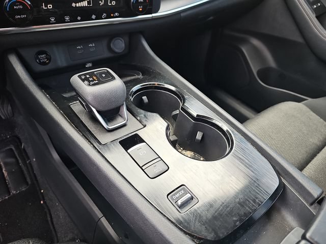 Used 2024 Nissan Rogue SV FWD image 22