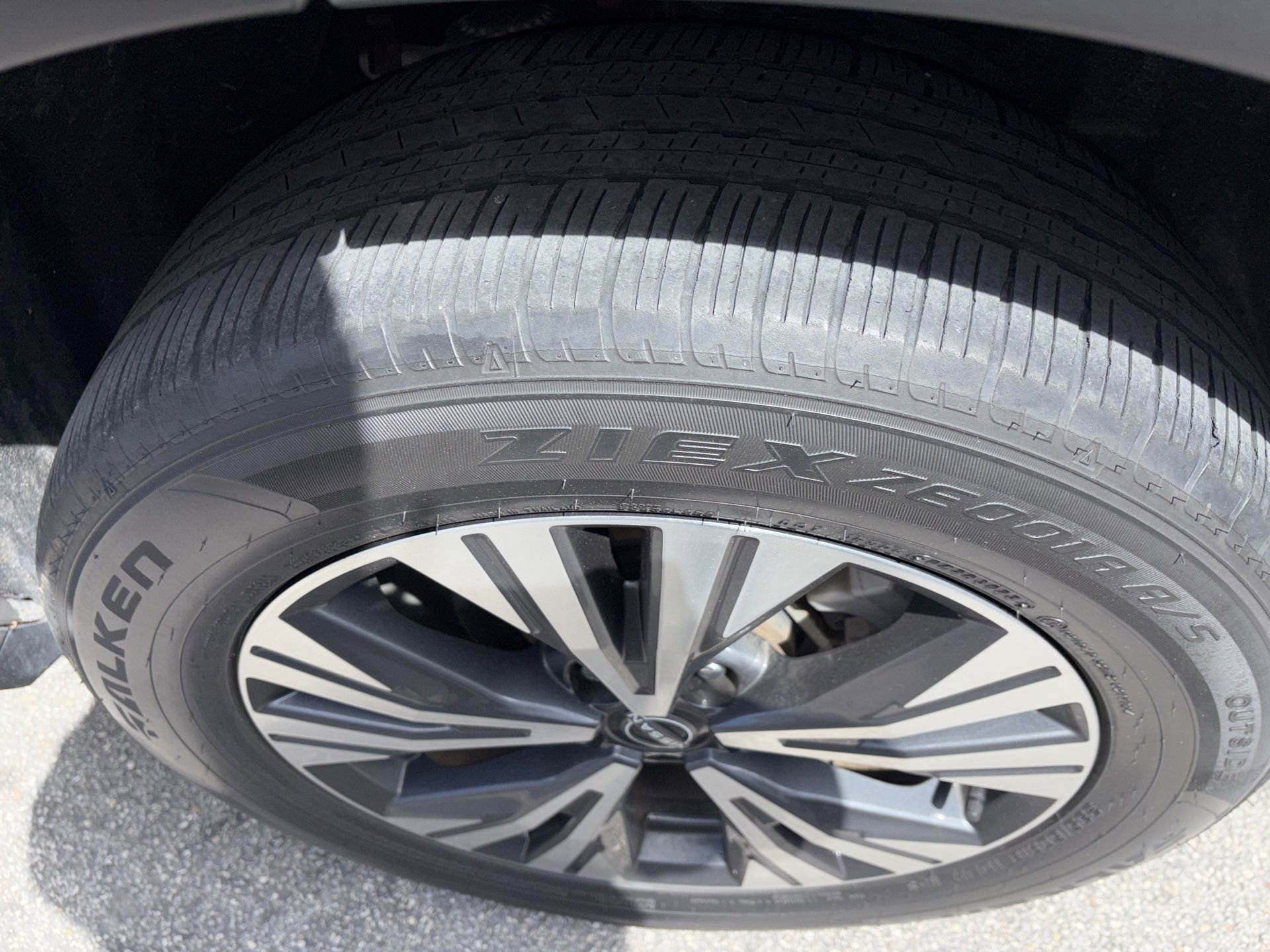 Used 2023 Nissan Rogue SV w/ SV Premium B Package image 17