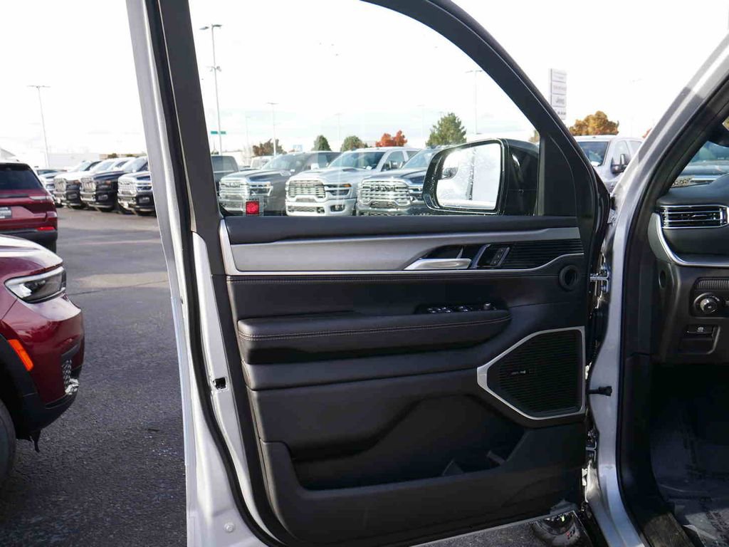 New 2025 Jeep Wagoneer Series II w/ Convenience Group I AWD/4WD image 28