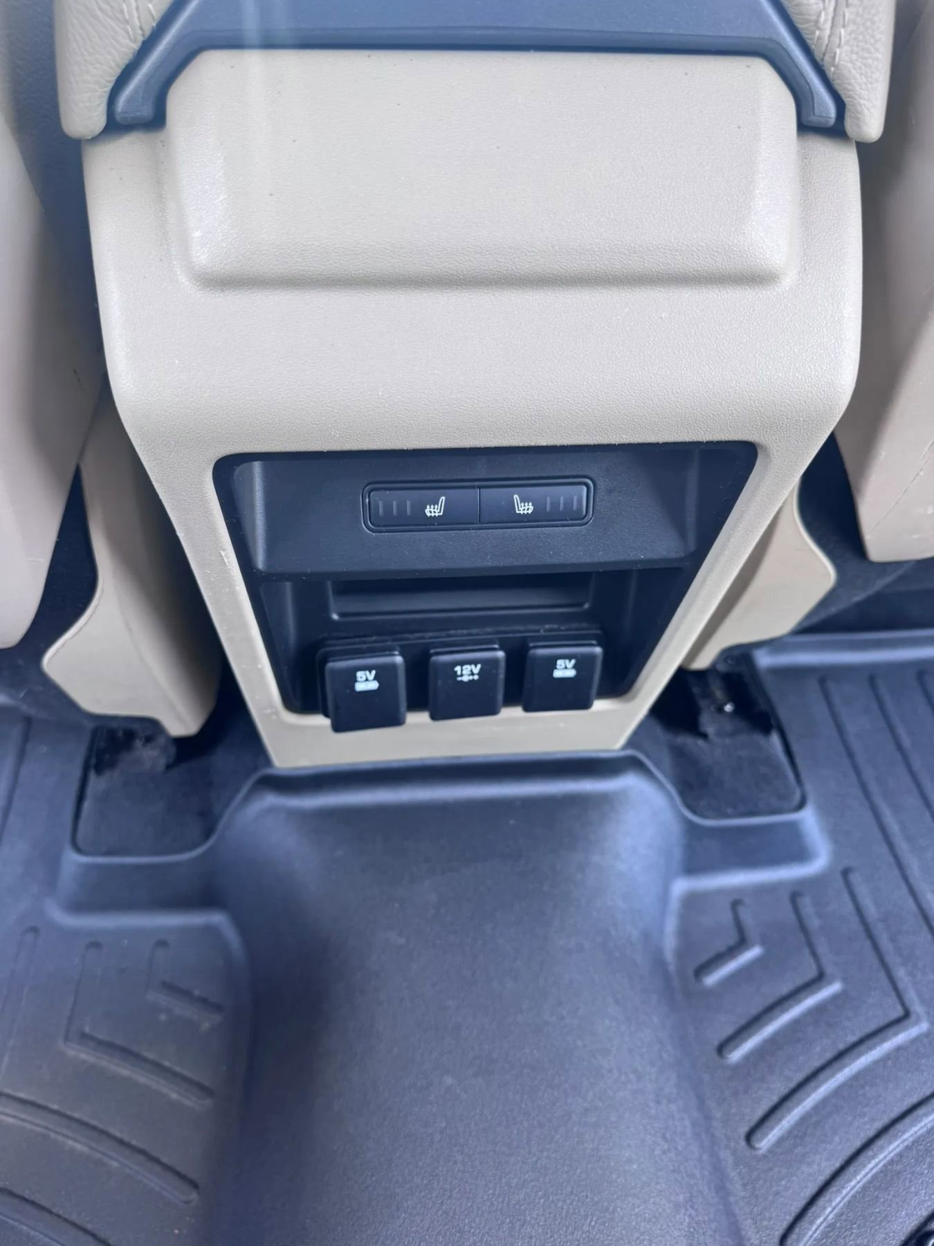 Used 2016 Land Rover Discovery Sport HSE AWD/4WD image 28