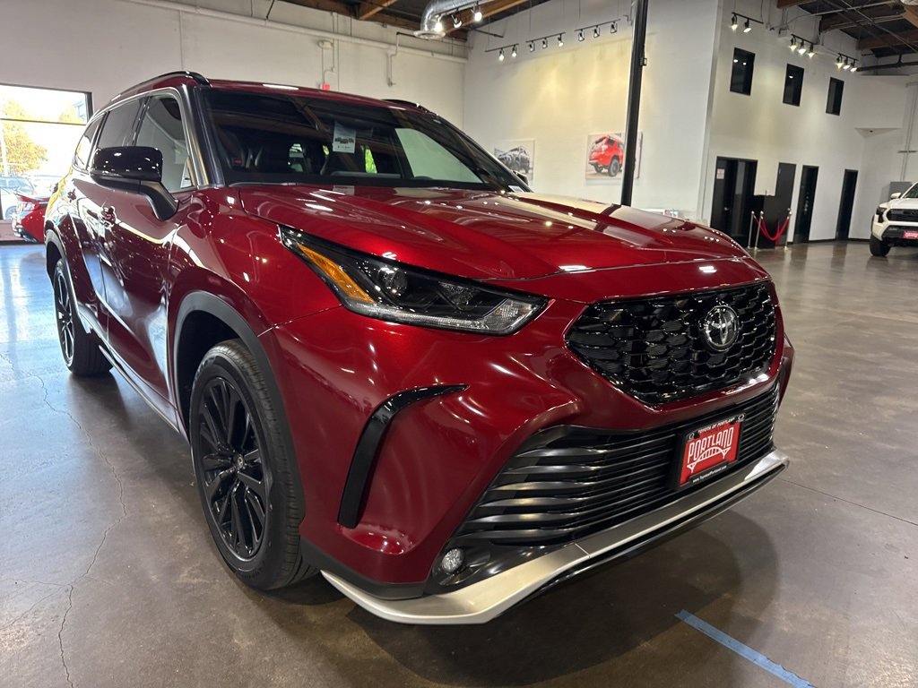 New 2026 Toyota Highlander XSE image 2