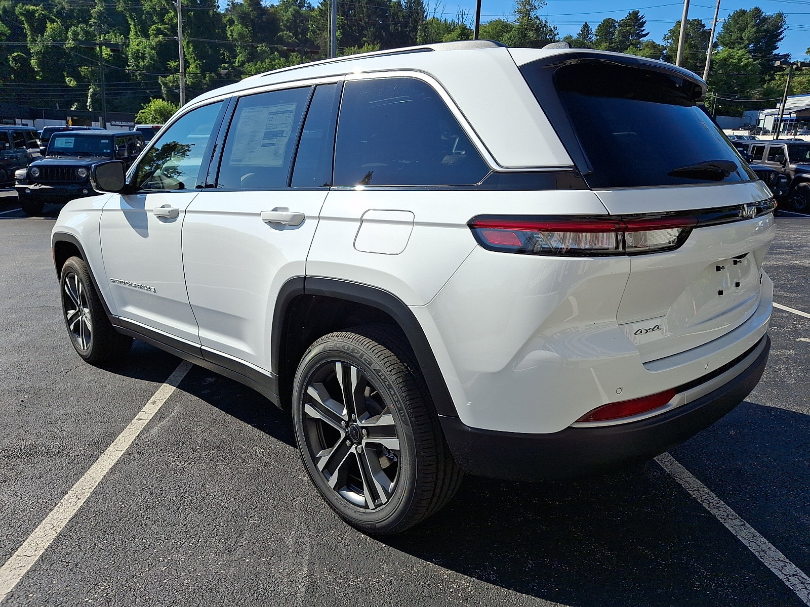 New 2027 Jeep Grand Cherokee Limited AWD/4WD image 4