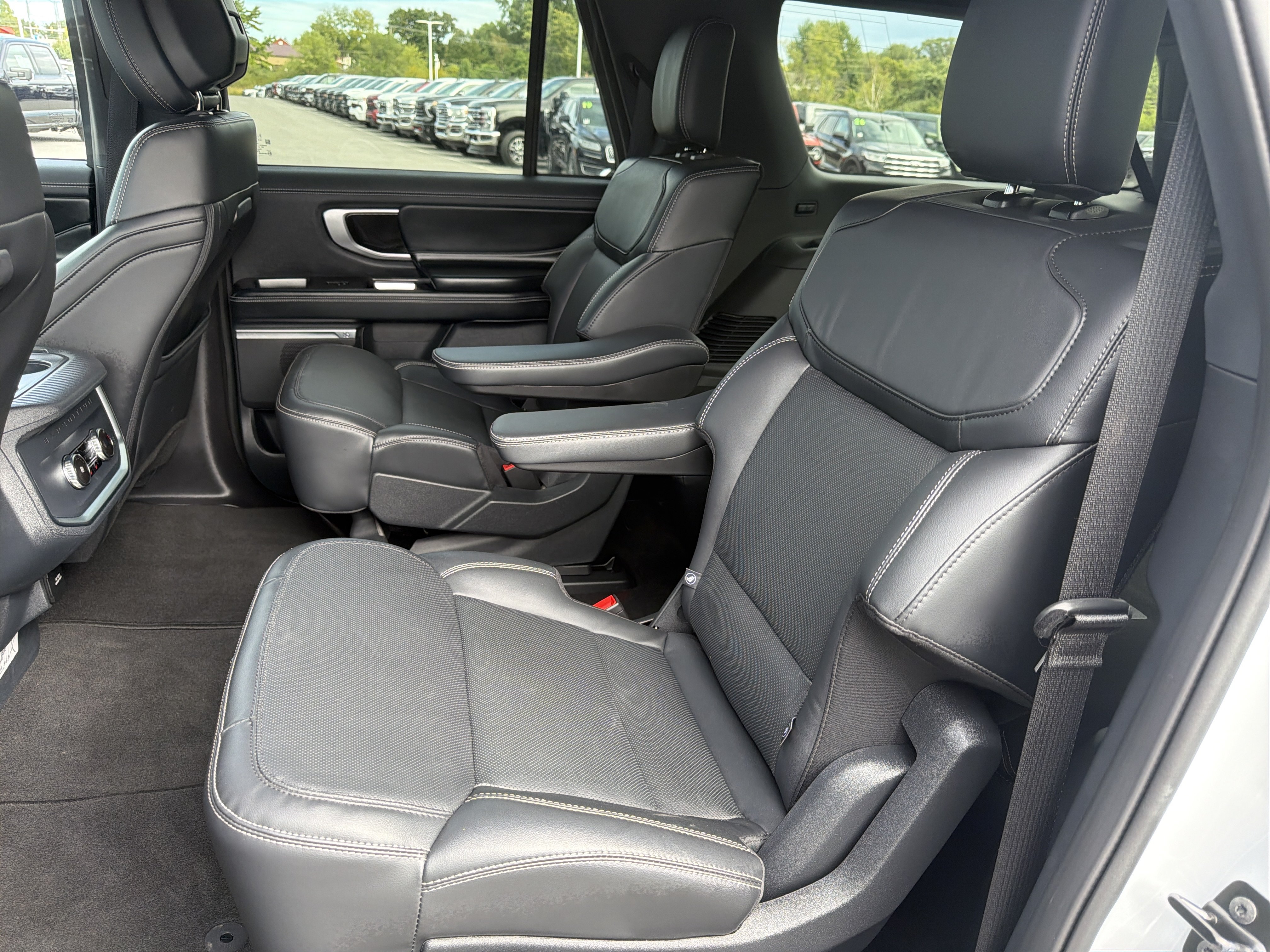 Used 2026 Ford Expedition Max Platinum w/ Stealth Appearance Package AWD/4WD image 13