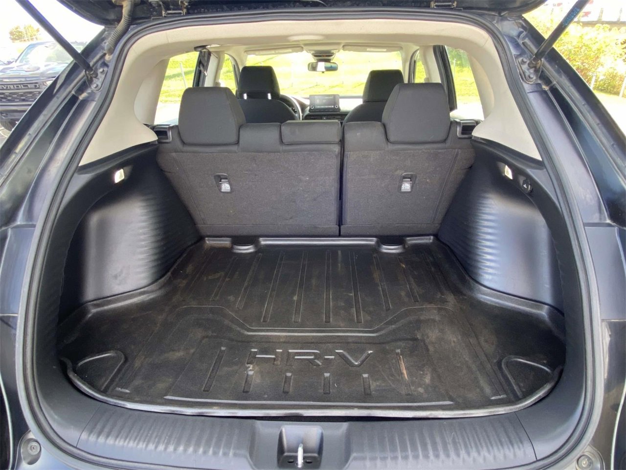 Used 2023 Honda HR-V LX image 9