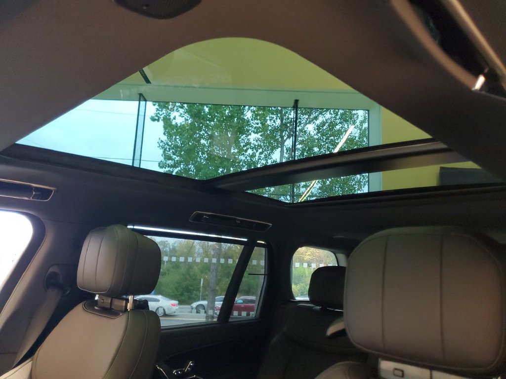 New 2026 Land Rover Range Rover Long Wheelbase SE AWD/4WD image 11