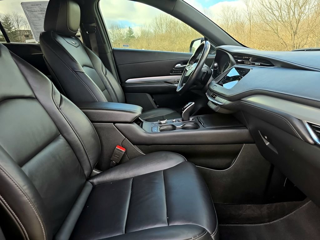 Used 2022 Cadillac XT4 Premium Luxury w/ Safety Alert Package image 27