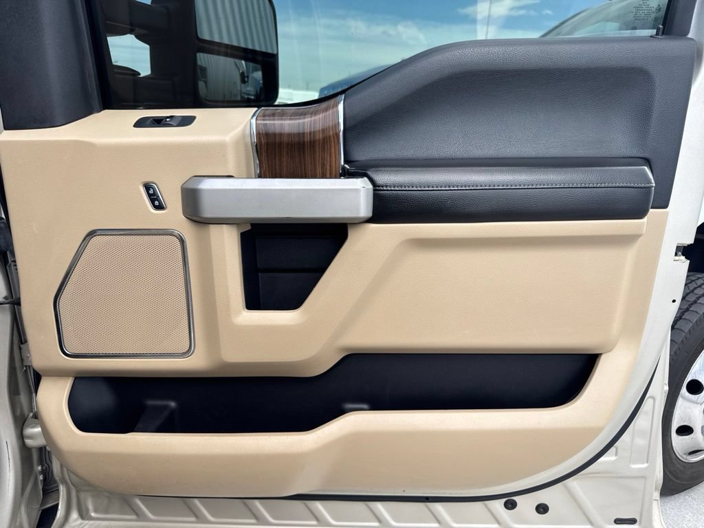 Used 2017 Ford F150 Lariat w/ Equipment Group 502A Luxury AWD/4WD image 35