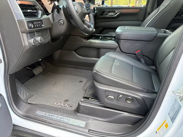 Used 2026 GMC Yukon XL Denali w/ Sun & Power Step Package RWD image 9