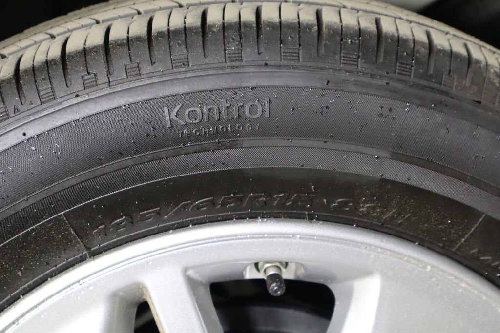 Used 2025 Hyundai Venue SE FWD image 37