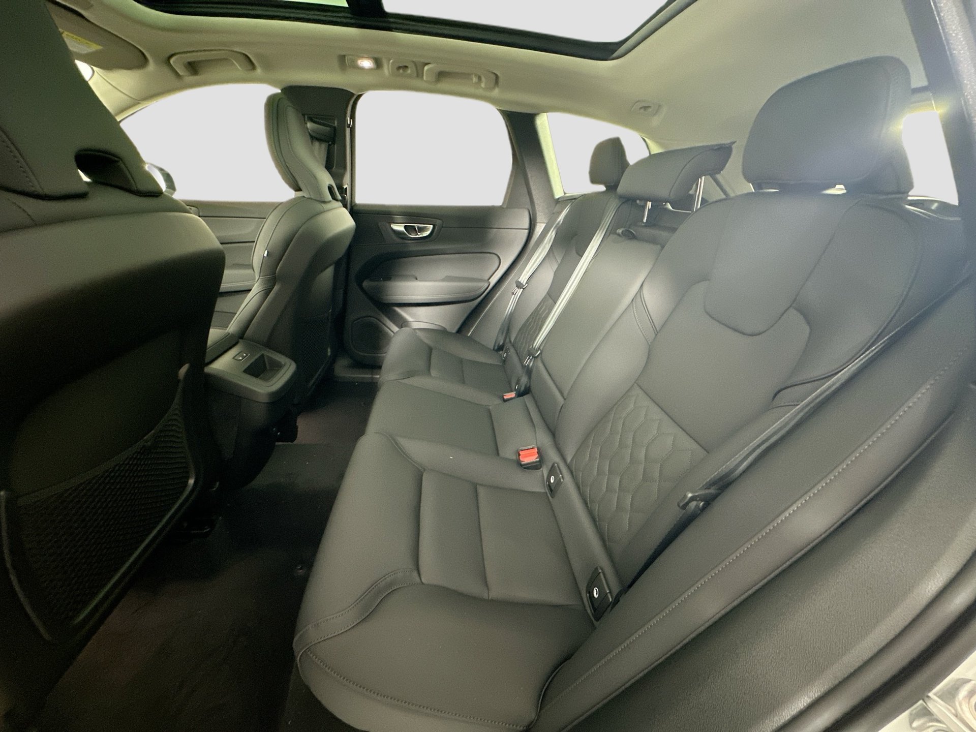 New 2026 Volvo XC60 B5 Plus w/ Protection Package Premier AWD/4WD image 26