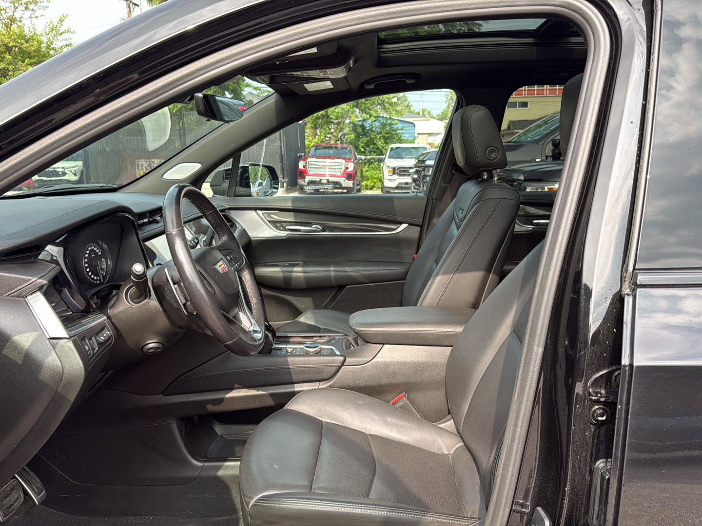 Used 2024 Cadillac XT6 Sport w/ Technology Package AWD/4WD image 9
