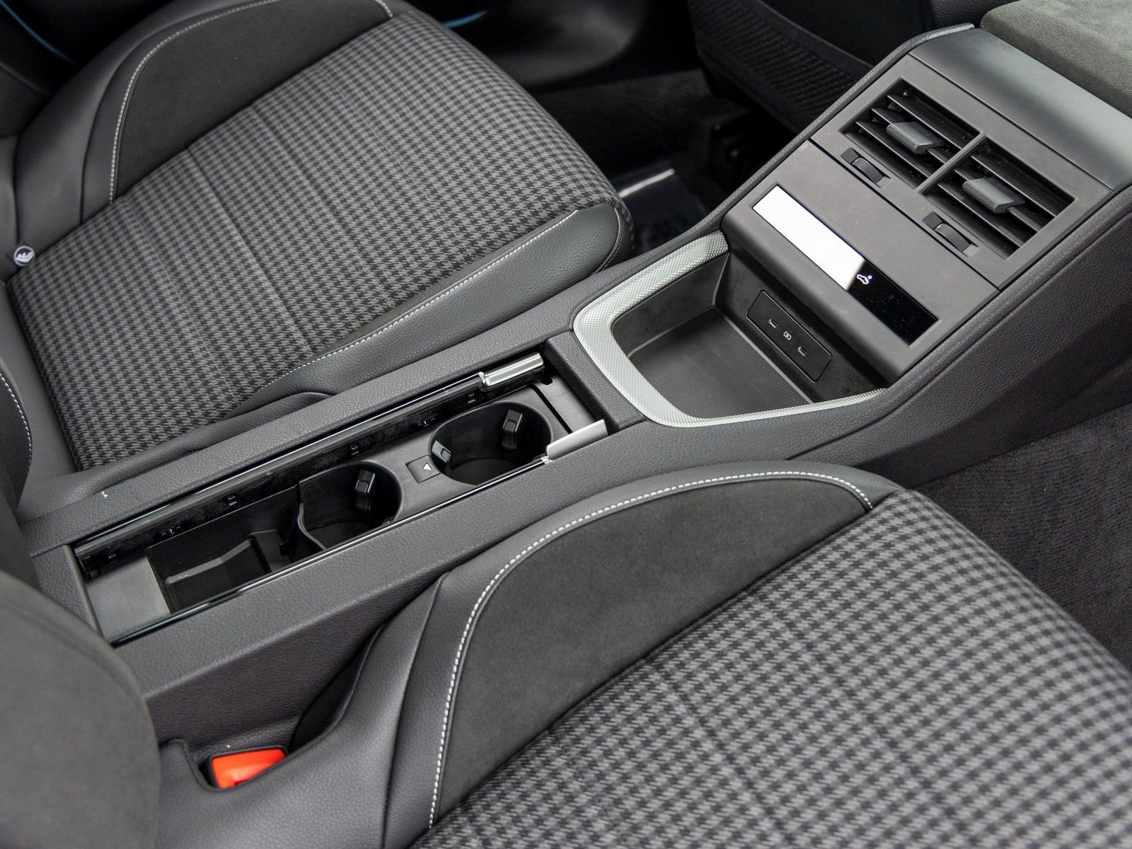 Certified 2025 Porsche Panamera 4 image 48