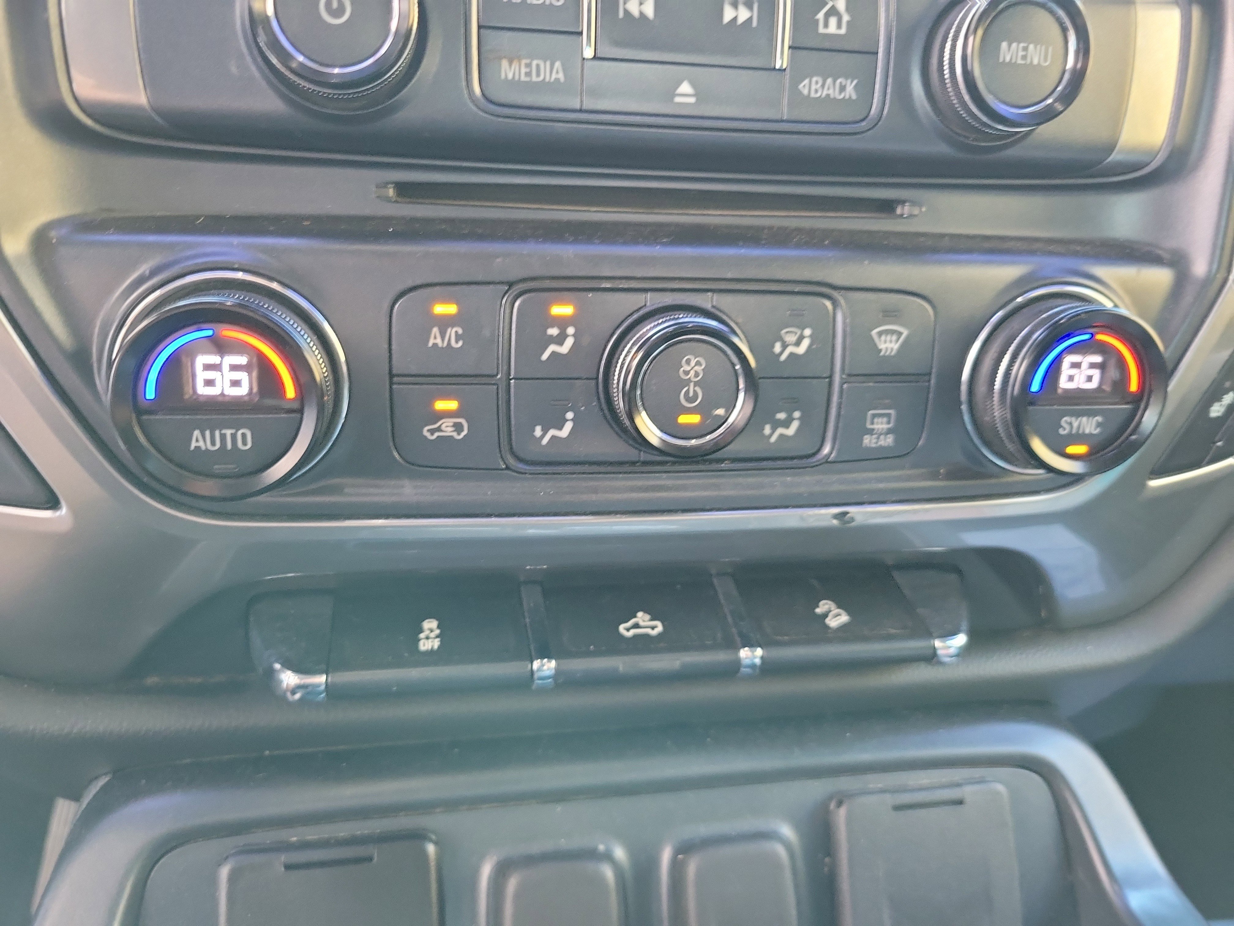 Used 2018 Chevrolet Silverado 1500 LT w/ All Star Edition image 24