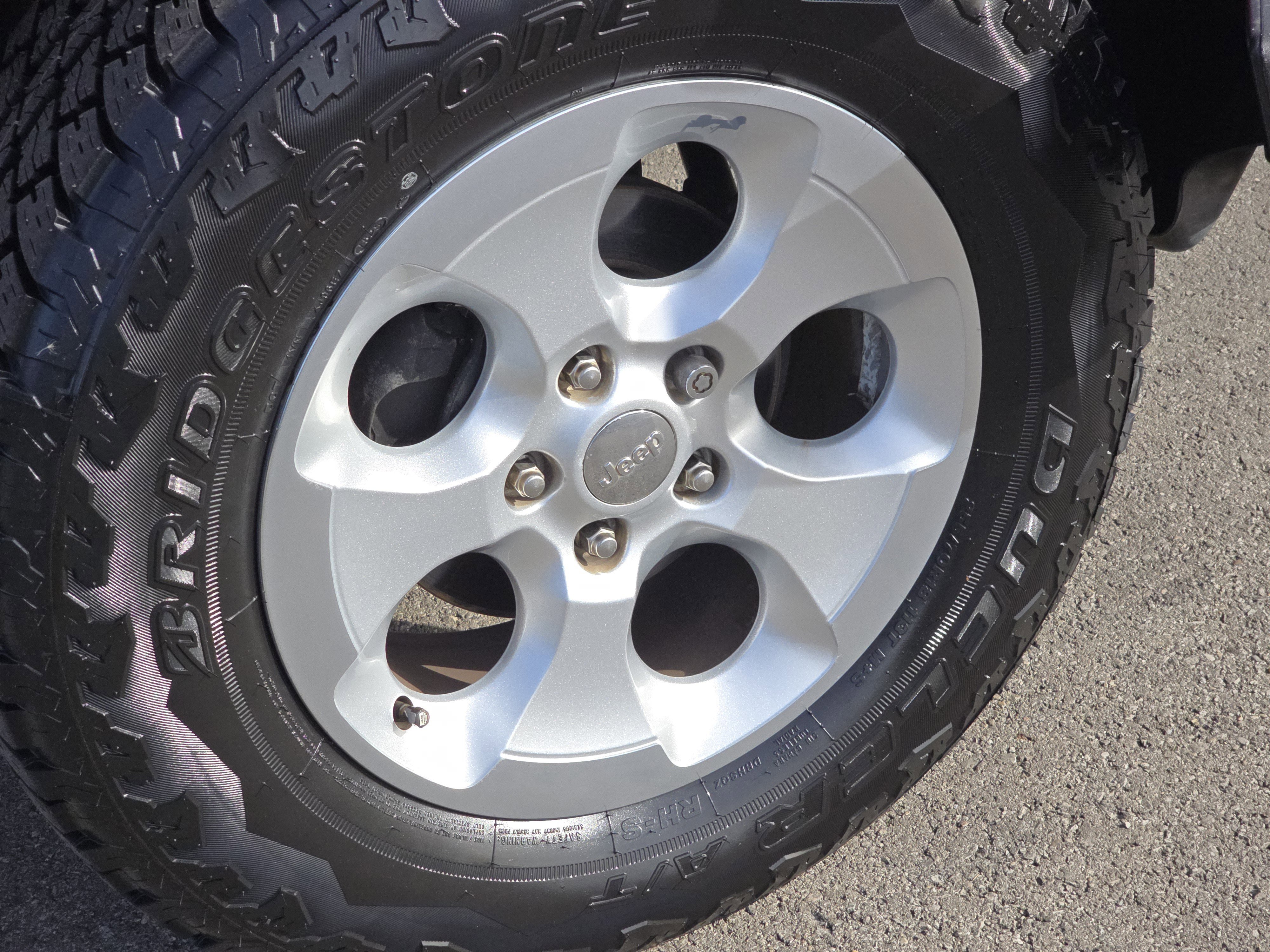 Used 2014 Jeep Wrangler Unlimited Sahara w/ Connectivity Group image 12