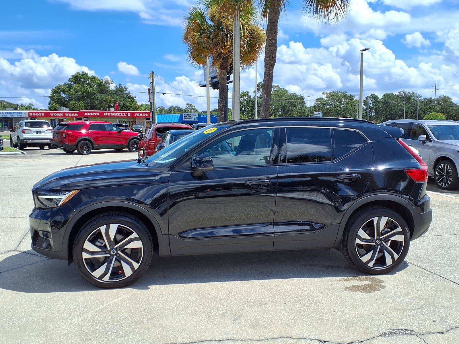 Certified 2025 Volvo XC40 B5 Ultra AWD/4WD image 4